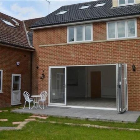 Garland Modern Spacious Apartment, Brentwood 1 ภายนอก รูปภาพ