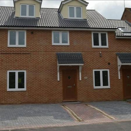 Garland Modern Spacious Apartment, Brentwood 1 ภายนอก รูปภาพ