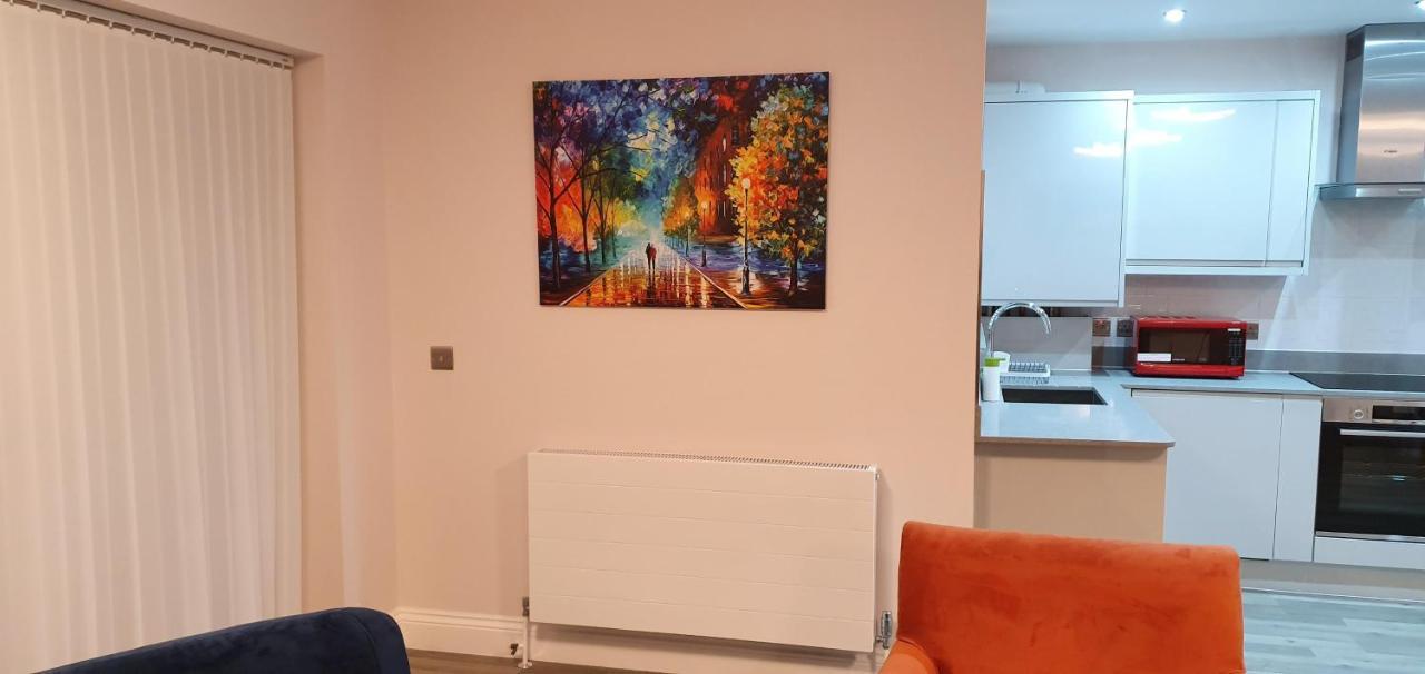 Garland Modern Spacious Apartment, Brentwood 1 ภายนอก รูปภาพ