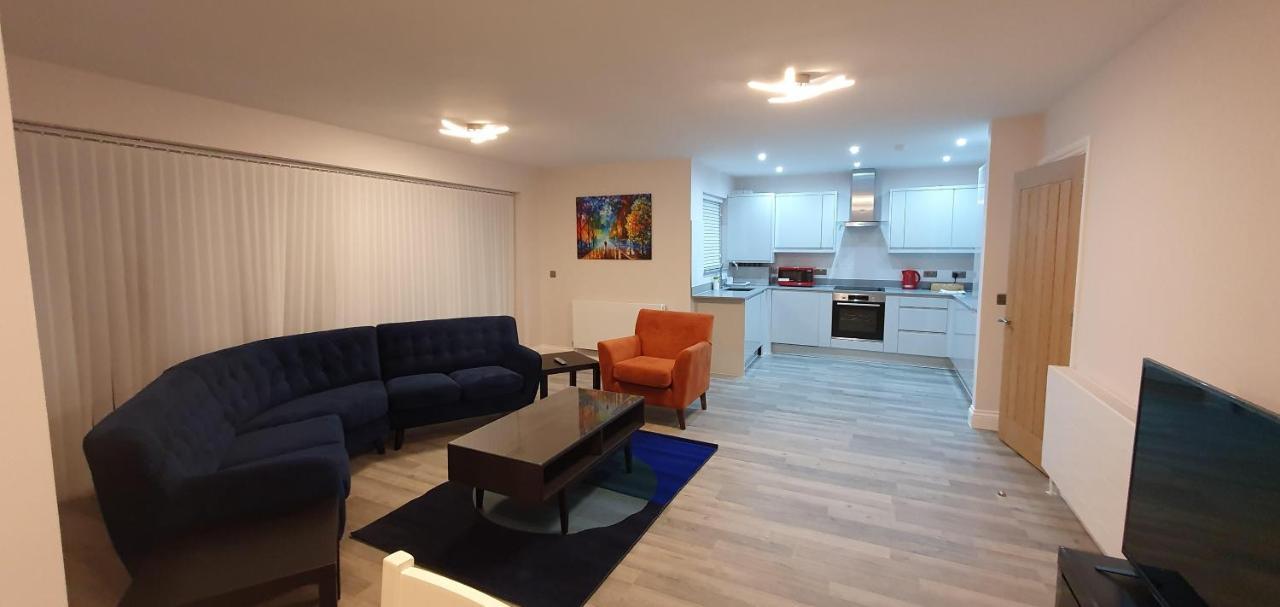 Garland Modern Spacious Apartment, Brentwood 1 ภายนอก รูปภาพ