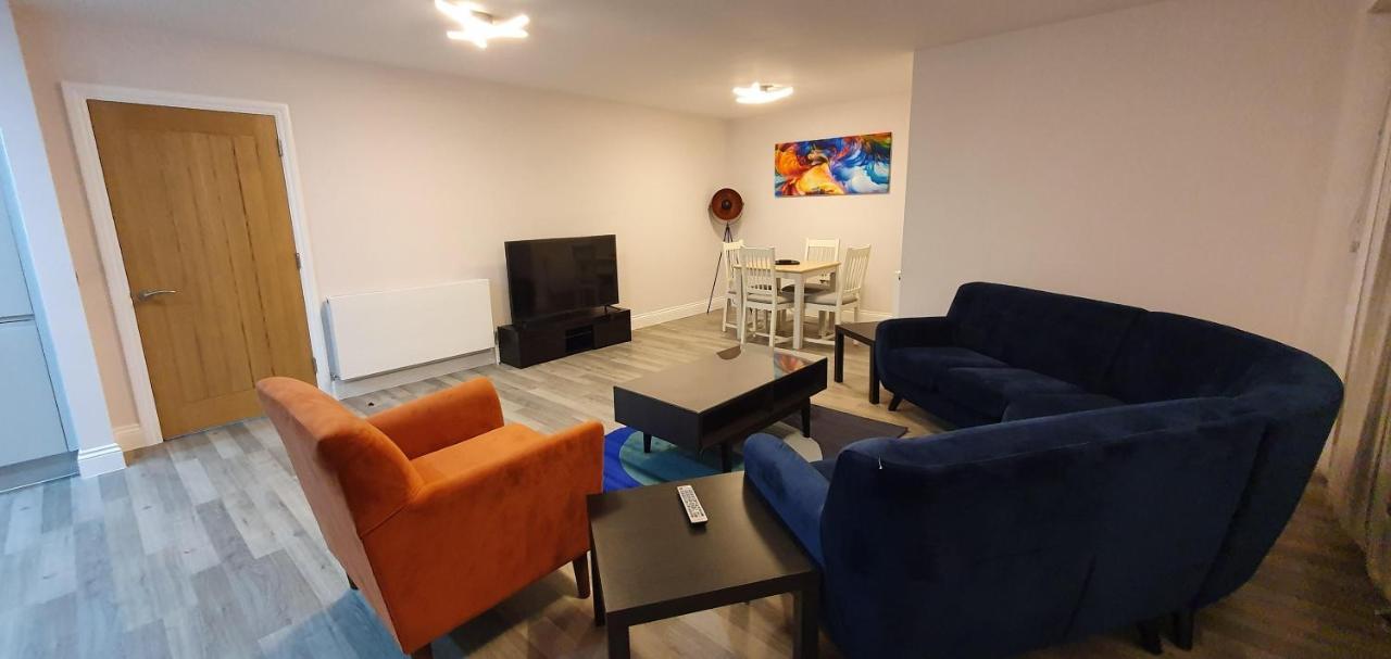 Garland Modern Spacious Apartment, Brentwood 1 ภายนอก รูปภาพ