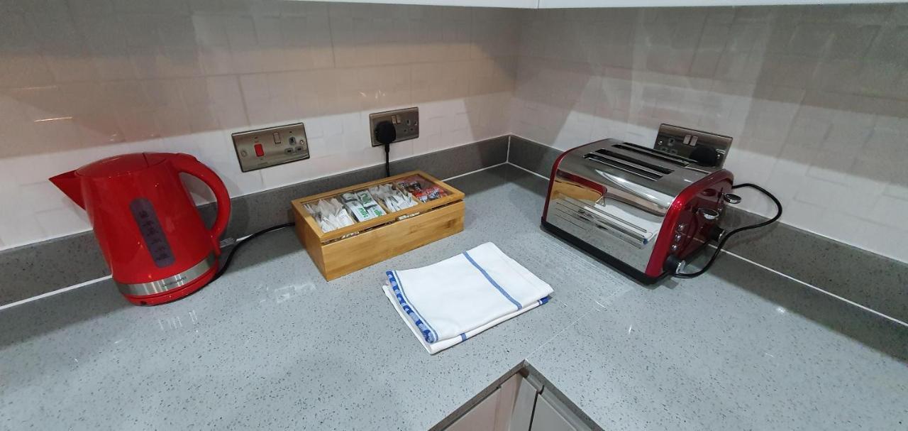 Garland Modern Spacious Apartment, Brentwood 1 ภายนอก รูปภาพ