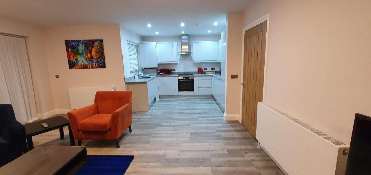 Garland Modern Spacious Apartment, Brentwood 1 ภายนอก รูปภาพ