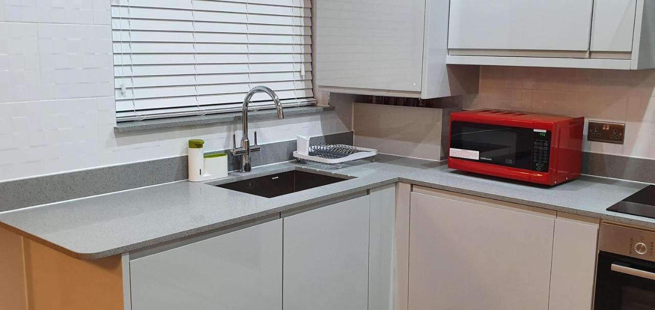 Garland Modern Spacious Apartment, Brentwood 1 ภายนอก รูปภาพ